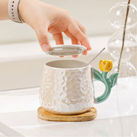 Vente en gros tasse cadeau INS créative en céramique peinte à la main nacrée lustre tasse à café mignonne en céramique personnalisée OEM avec fleur en relief