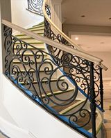 Escalier en colimaçon économique moderne de Foshan, forme incurvée double hélice, en acier galvanisé, avec garde-corps en verre, pour villa intérieure