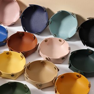 Soporte de bandeja de cuero plegable con logotipo personalizado para baño, mini mesa circular, bandeja para servir, almacenamiento de llaves para decoración del hogar, dados, joyería - Product Image 2