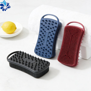 Brosse de bain en silicone rectangulaire pour le dos, avec poignée, pour adultes, disponible en noir, bleu et bordeaux. - Product Image 5