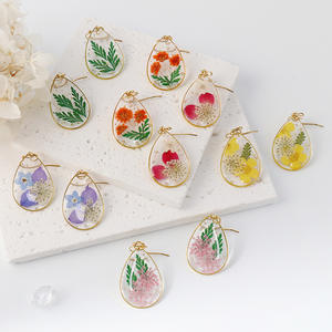 Anting-anting Juntai tetesan air bunga Resin berlapis emas mode baja tahan karat anting-anting kait bunga kering bentuk tetesan air mata - Product Image 2