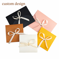 Boîte cadeau en papier couleur unie en forme d'enveloppe avec nœud en ruban de satin, emballage plat pour vêtements, foulards et autres cadeaux