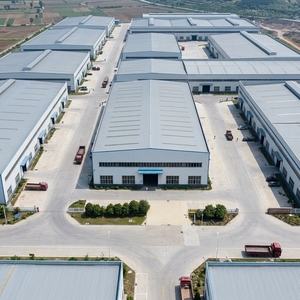 Entrepôt industriel préfabriqué en acier de 60x70m en Éthiopie avec panneaux sandwich PU/PIR pour chambre froide - Product Image 1