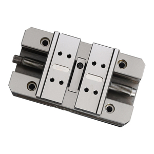 Dispositivo da <span class=keywords><strong>tavolo</strong></span> a quattro giri ad alta precisione autocentrante CNC visa CNC centro di lavorazione concentrico a naso piatto pinze 0.03MM - Product Image 2