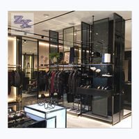 Étagère d'exposition moderne personnalisée avec éclairage LED pour les boutiques de vêtements pour hommes, avec construction en verre et en métal