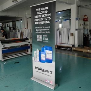 Bannière déroulante personnalisée pour l'intérieur et l'extérieur, très vendue, avec affiche d'informations commerciales pour la promotion et les salons professionnels - Product Image 1