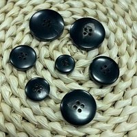 Boutons en corne de buffle noire à bord large personnalisés, boutons en corne naturelle pour la décoration de manteaux et d'articles de mode.