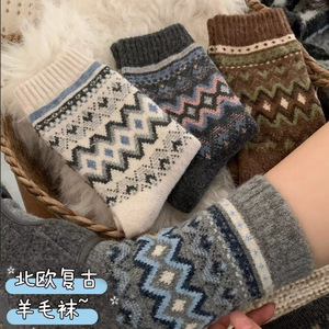 ถุงเท้าผู้หญิงขายส่งสำหรับฤดูใบไม้ร่วง ถุงเท้าทรงกระบอกสองชั้น อุ่น หนานุ่ม สไตล์วินเทจลำลอง ถุงเท้าข้อสั้นสำหรับฤดูหนาว สไตล์เรโทร ถุงเท้าผู้หญิง - Product Image 1