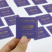 Étiquettes de parfum personnalisées en feuille d'or estampée à chaud bleue, autocollants adhésifs résistants à l'alcool et imperméables pour flacons de parfum