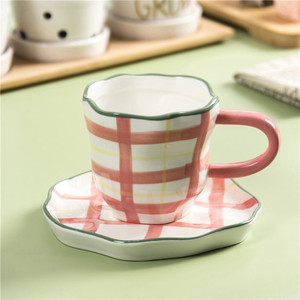 Juego de Tazas y Platos de Cerámica con Diseño Irregular, Porcelana Fina Ecológica, para Café y Té, Ideal para Fiestas Navideñas y de Oficina - Product Image 1