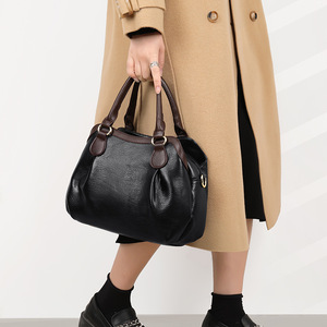 Hot Sale Guangzhou Wholesale PU Fashion Trends Ladies Handbag Luxury Design Women Bags Plush Bag - Product Image 3