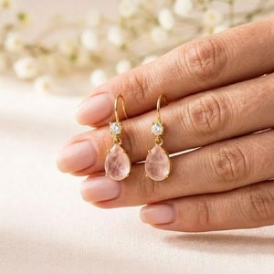 Pendientes Colgantes Elegantes de Cuarzo Rosa en Forma de Pera Hechos a Mano con Circonitas en Plata de Ley 925 o Chapados en Oro, Joyería Fina - Product Image 5