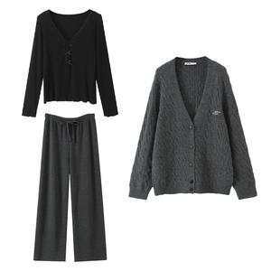 ชุดเสื้อสเวตเตอร์ถักสำหรับผู้หญิง Runqi แบบสามชิ้น สีพื้น ทรงหลวม กางเกงขายาวทรงกว้าง ไซส์พลัส สไตล์ลำลองแบบนักศึกษา รุ่น N9420 - Product Image 1