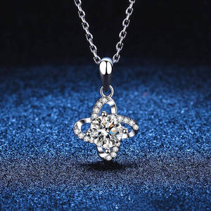 สร้อยคอผู้หญิงจี้รูปใบโคลเวอร์สี่ใบเพชรโมอิสเงินแท้925ออกแบบได้ตามต้องการ - Product Image 3