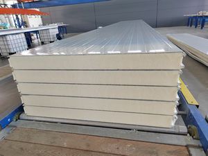 แผ่นผนังฉนวนกันความร้อน PIR ประสิทธิภาพสูง ทนไฟระดับ B1 สำหรับค่ายทำเหมืองในทะเลทรายอตาคามา ประเทศชิลี ผลิตจาก PU PIR แซนวิชพาแนล - Product Image 2