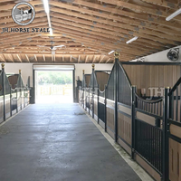Panneaux d'écurie pour chevaux préfabriqués Portes d'entrée pivotantes complexes stables Taille personnalisée pour convenir aux conceptions et aux rêves