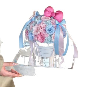 Ramo de Rosas Eternas en Cubo Decorativo, Regalo para el Día de San Valentín o Graduación, para Amigas y Mejores Amigas - Product Image 1