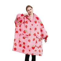 Offre Spéciale nouveau hiver chaud doux Sherpa portable sweat couverture à capuche conception personnalisée surdimensionné deux poches à capuche couverture