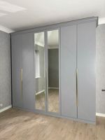 Armoire six portes de style crème français avec miroir, grande capacité, en bois massif, pour chambre principale, personnalisable
