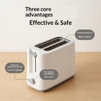 Grille-pain compact blanc à fentes larges pour deux tranches avec contrôle de la coloration réglable, bouton d'annulation et pieds antidérapants pour petites cuisines