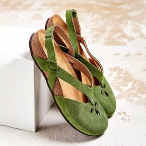Sandalias Retro Elegantes de Corcho con Punta Cerrada para Mujer, Sandalias Planas de Ante Sintético con Flores Caladas y Hebilla en el Tobillo, Estilo Bailarina - Product Image 2