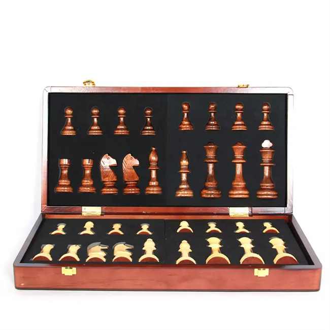 Set di scacchi internazionali Set di scacchi da viaggio in vinile da viaggio con pezzi degli scacchi in legno di qualità