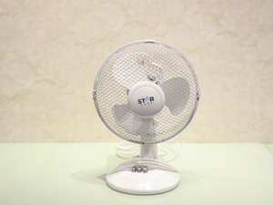 Ventilador de escritorio portátil de 16 pulgadas, dispositivo recargable con tres velocidades de viento, cinco cuchillas - Product Image 6