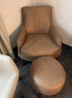 Fauteuil de salon d'hôtel moderne en tissu durable avec dossier haut et repose-pieds pour chambre à coucher