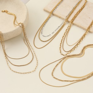Alison Jewelry Nueva Moda Cadenas de Acero Inoxidable Chapadas en Oro de 18K de Alta Calidad con Piedra Geométrica Hueca y Esmalte, Elegantes para Fiestas - Product Image 4