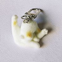 Porte-clés chaton mignon floqué, figurine de chat 3D mini moelleuse, breloque de sac à main animaux de dessin animé, pendentif chat floqué