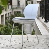 Chaise de salle à manger moderne à coque moulée, chaise d'appoint avec coussin en tissu confortable et pieds en bois naturel pour la décoration intérieure, chaise d'hôtel