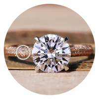 Bague de fiançailles en or rose massif 14K/18K avec diamant de laboratoire rond de 2 carats, double rangée pavée et accent latéral, certifiée IGI VVS CVD/HPHT