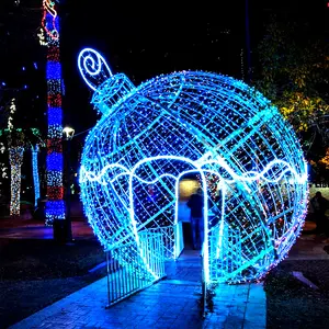 2024 Venta caliente LED 3D Motif Enorme bola redonda colorida Luz de Navidad para decoración al aire libre