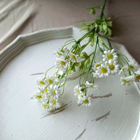 Fleurs artificielles de marguerite en soie, fausses fleurs de camomille, petites marguerites à tige pour décoration de mariage, maison, table, jardin