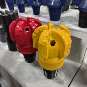 Punta da trapano PDC forgiata su misura a 5 lame con diamante e frese da 1613mm/1308mm per la perforazione di pozzi profondi, certificata CE ISO - Product Image 2