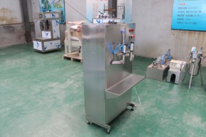 Factory Small Semi-Automatic High-Accuracy Stainless Steel <b>Filling</b> <b>Machine</b> for Cooking Oil Plastic Bottles & Barrels Low Price - Product Image 2