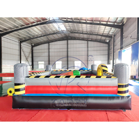 Arène de combat rectangulaire gonflable d'extérieur pour deux joueurs, jeu interactif de joute gonflable avec bâtons de gladiateur