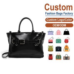 Bolso de Hombro Versátil Personalizado de Fábrica con Hebilla de Cinturón, Bolso de Mano de Cuero Brillante para Mujer con Colgante de Llave - Product Image 1