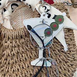 Portachiavi in Pelle PU per <span class=keywords><strong>Occhiali</strong></span> <span class=keywords><strong>da</strong></span> Sole, <span class=keywords><strong>Clip</strong></span> per <span class=keywords><strong>Occhiali</strong></span> a Forma Carina per Borse e Zaini, Accessorio Portatile per <span class=keywords><strong>Occhiali</strong></span> - Product Image 3
