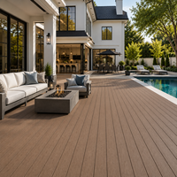 Planches de terrasse en composite WPC à grain de bois, très demandées pour l'aménagement extérieur de jardins, patios, terrasses, villas et zones piscine