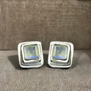 Boucles d'oreilles fines en argent sterling 925 avec boucles d'oreilles en pierres précieuses de forme carrée en pierre de lune arc-en-ciel naturelle - Product Image 3