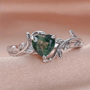 Anello con Design a Cuore e Ramo d'Albero, Stile Naturale per Donne - Product Image 1
