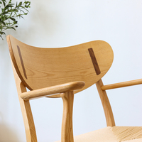 Mobilier de loisirs moderne nordique accoudoir chaise en bois cadre en bois massif siège en rotin pour salon chaise longue