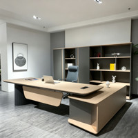 Meubles de bureau de luxe pour la maison. Bureaux et chaises de bureau au design moderne. Bureaux de direction modernes.