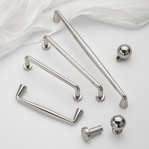 Manijas modernas minimalistas para puertas de armario, aleación de zinc, titanio, plata, forma de barra, espejo, cromado electroplacado para muebles - Product Image 1
