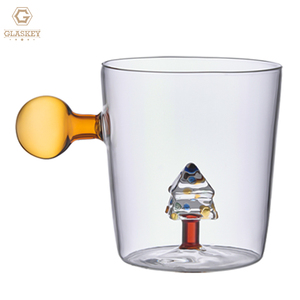 แก้วกาแฟแก้วใส 3 มิติ ลายกวางเรนเดียร์น่ารักพร้อมต้นคริสต์มาสด้านใน แก้วชาโบโรซิลิเกตใสแบบใหม่พร้อมหูจับลูกบอลหลากสี - Product Image 6
