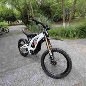 Tendance Google 2026 : Moto tout-terrain adulte Surron Light X 10000W, vitesse 80 km/h, performances haute performance, atteint des vitesses jusqu'à - Product Image 1