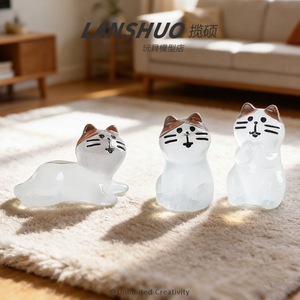 Figura de Gato de Resina Lanshuo, Miniatura Decorativa 3D con Luces, Adorno para Escritorio con Temática de Pollo, Regalo Artesanal - Product Image 1