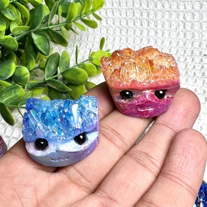 Penjualan terlaris penuh warna Aura Quartz Cluster landak kepala ukiran kerajinan 3-5cm Mini Kristal kerajinan meja dekorasi hadiah