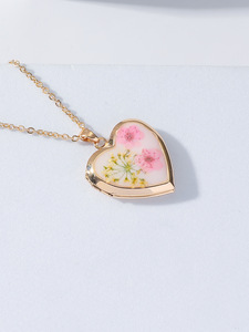 El yapımı doğum çiçek kolye kalp fotoğraf madalyon kolye hediye için çiçek kolye ay çiçek reçine kolye kolye preslenmiş - Product Image 5